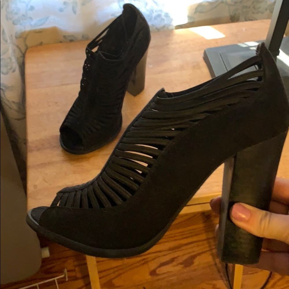 Strappy peep toe shooties